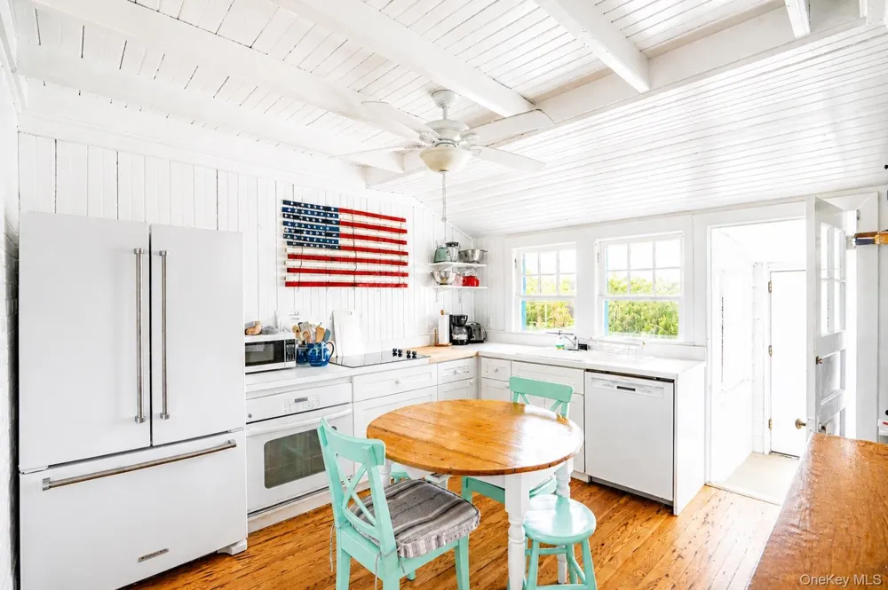 106 West Walk Saltaire, NY 11706