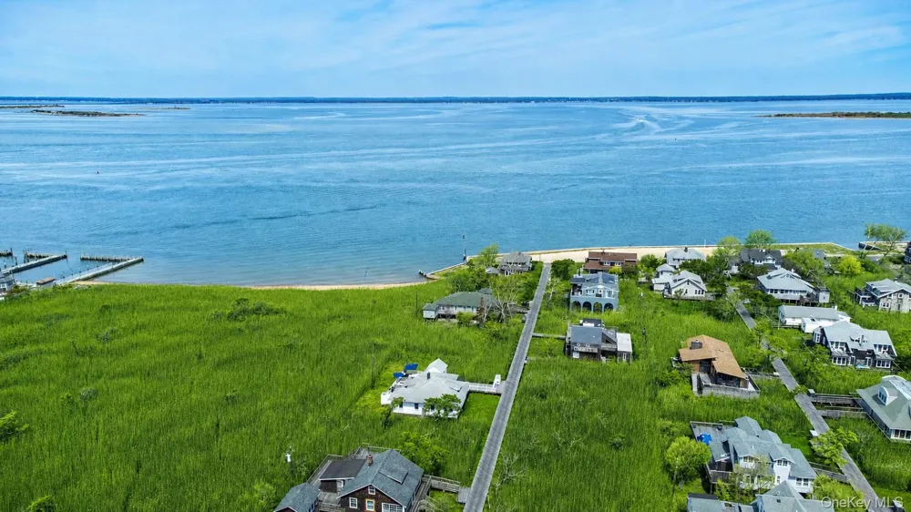 106 West Walk Saltaire, NY 11706