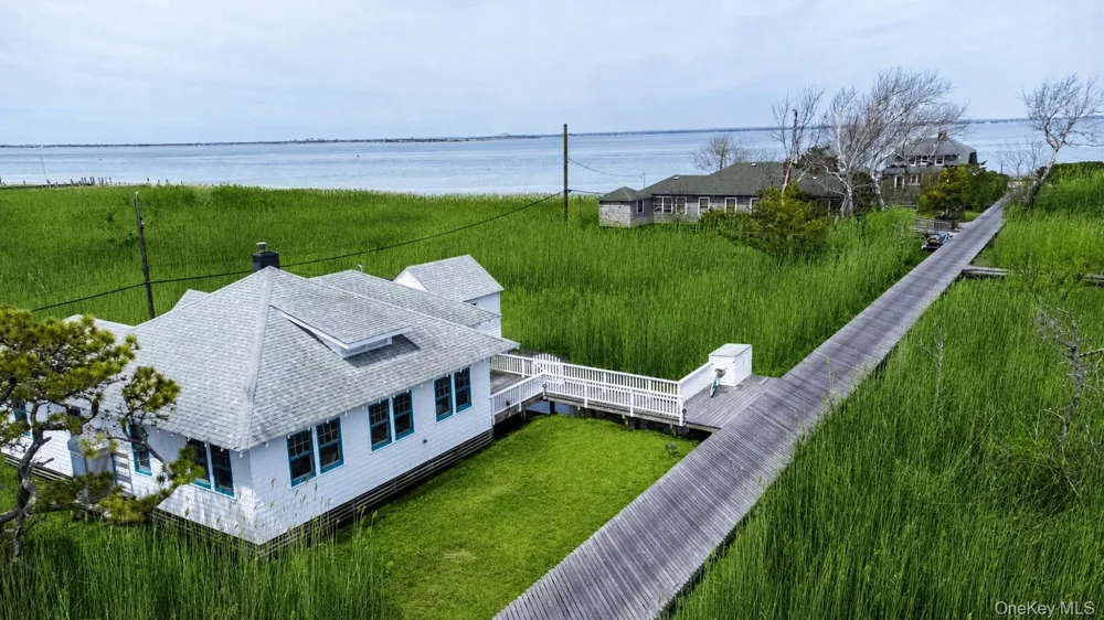 106 West Walk Saltaire, NY 11706