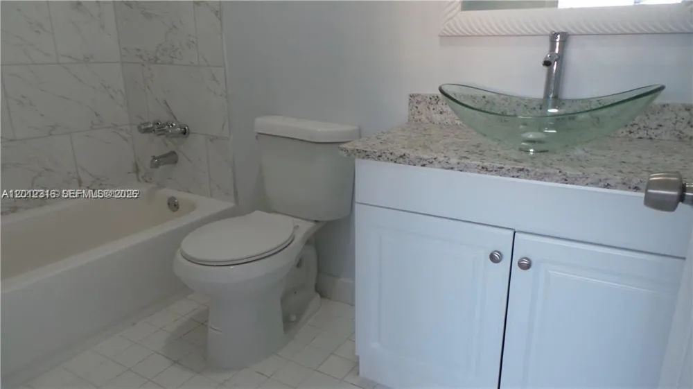 5031 W Oakland Park Blvd #204 Lauderdale Lakes, FL 33313