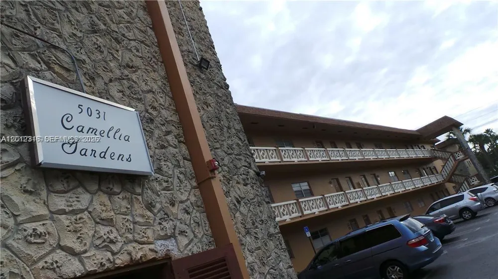 5031 W Oakland Park Blvd #204 Lauderdale Lakes, FL 33313
