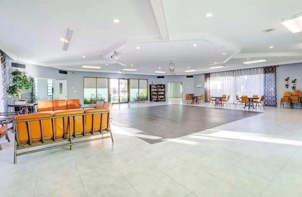5031 W Oakland Park Blvd #204 Lauderdale Lakes, FL 33313