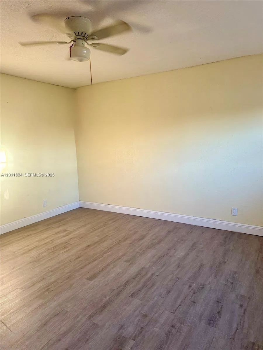 906 SW 74th Ave North Lauderdale, FL 33068