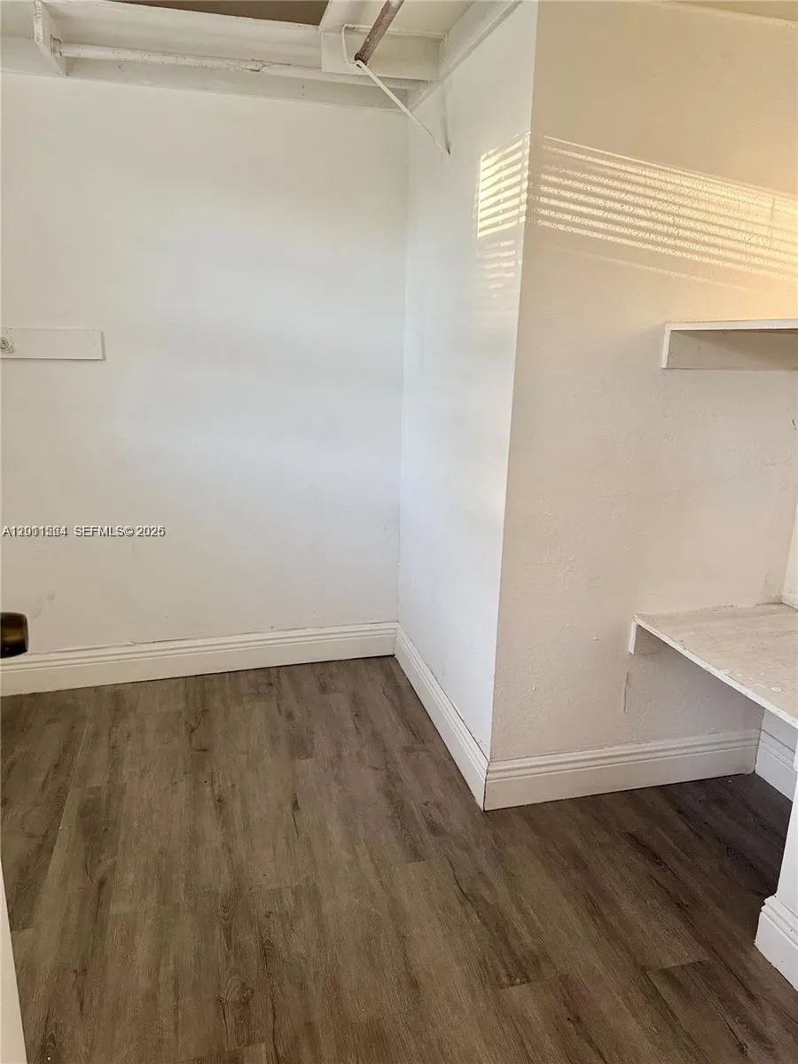906 SW 74th Ave North Lauderdale, FL 33068