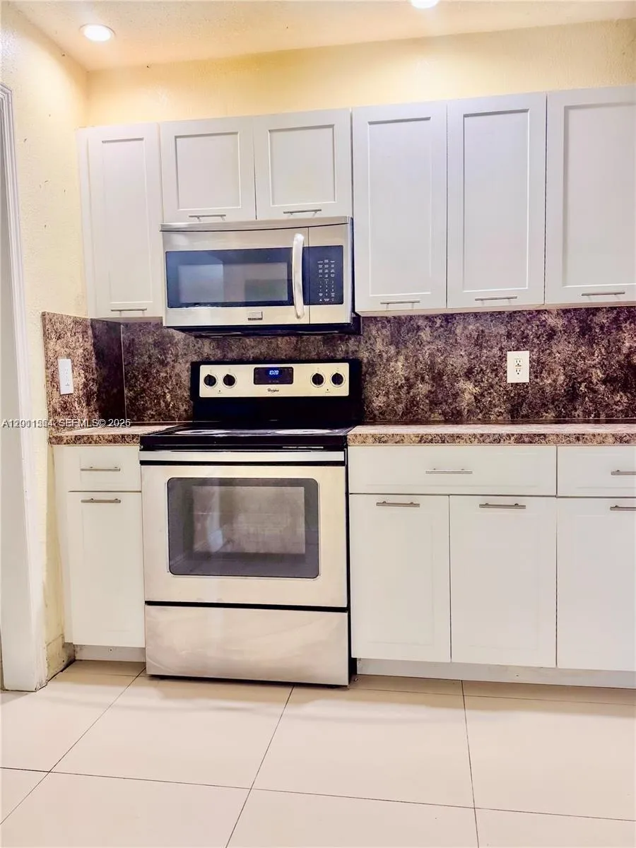 906 SW 74th Ave North Lauderdale, FL 33068