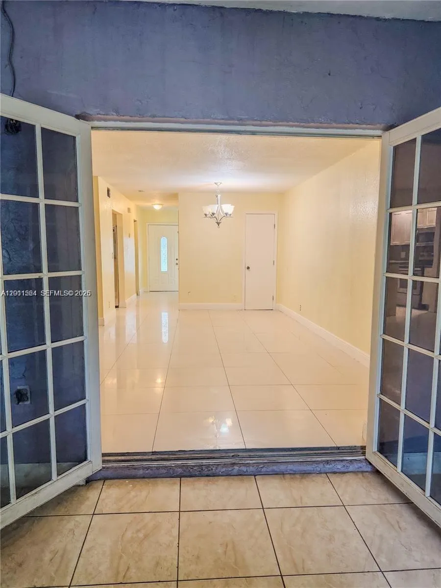 906 SW 74th Ave North Lauderdale, FL 33068