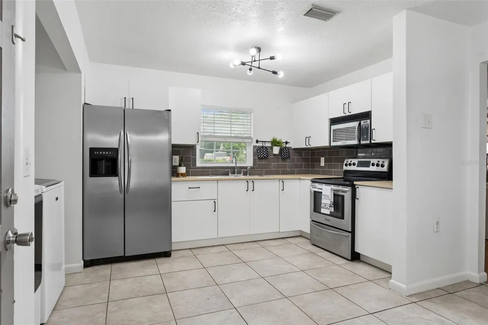 8303 TEMPLE PARK DRIVE Tampa, FL 33637