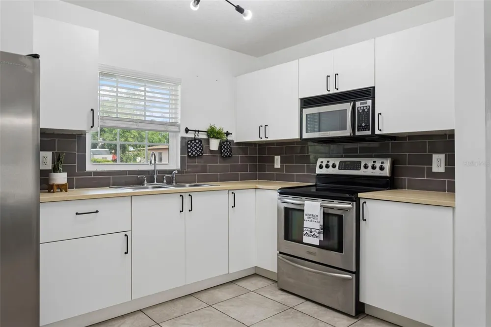8303 TEMPLE PARK DRIVE Tampa, FL 33637