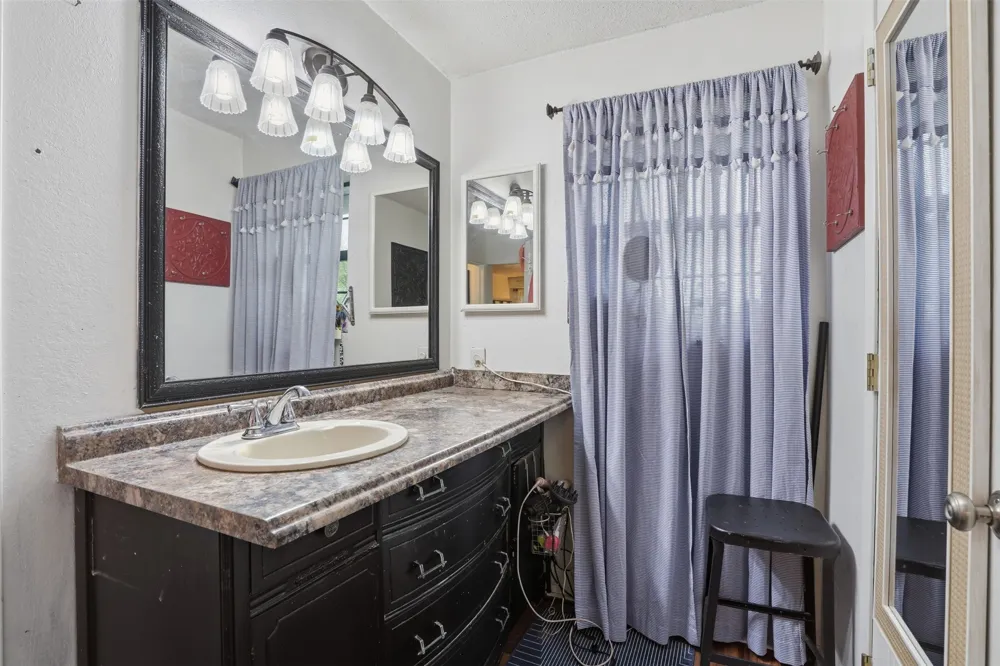 2182 Sunflower Road Paradise, TX 76073