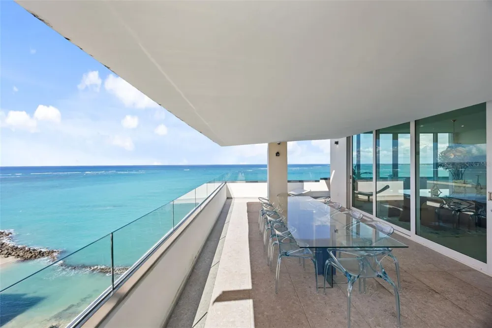 3307 AVE ISLA VERDE #PH Carolina, PR 00979