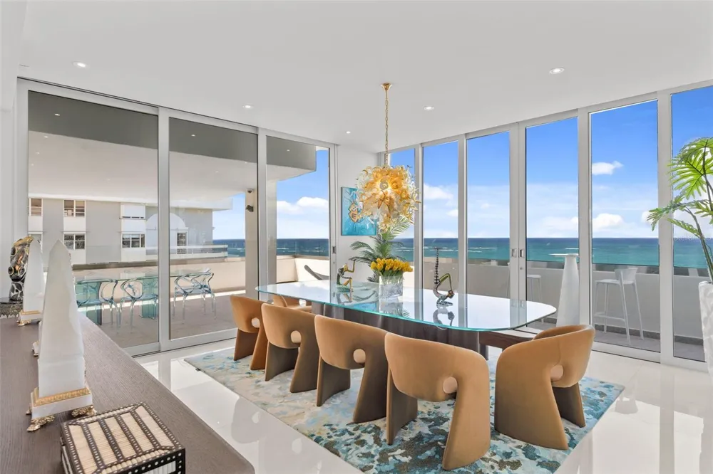 3307 AVE ISLA VERDE #PH Carolina, PR 00979