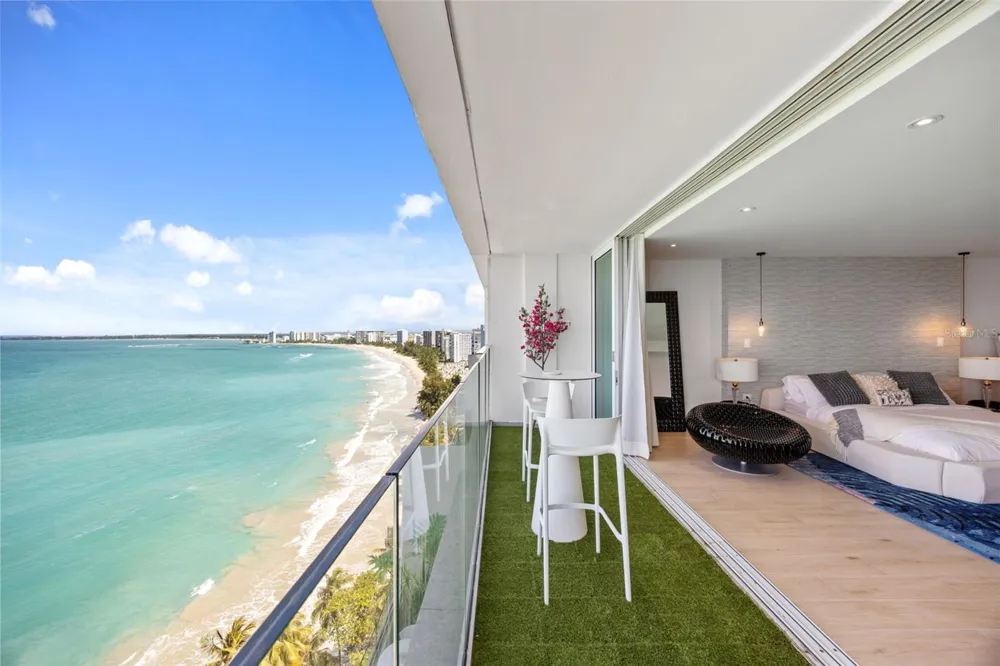 3307 AVE ISLA VERDE #PH Carolina, PR 00979