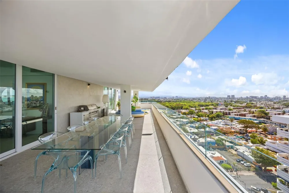 3307 AVE ISLA VERDE #PH Carolina, PR 00979