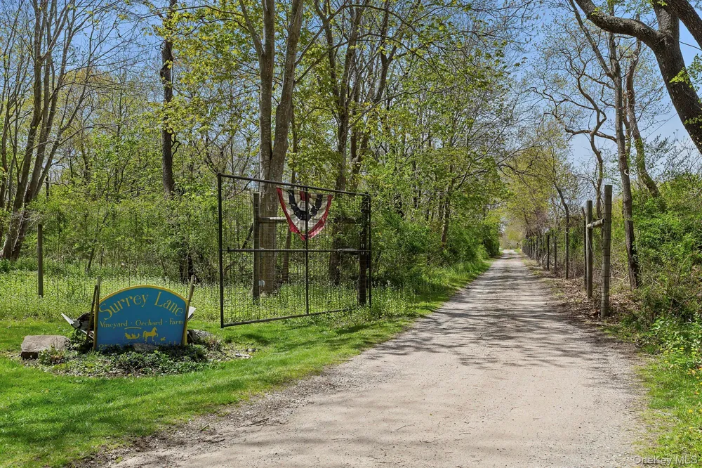 46975 Main Road Southold, NY 11971