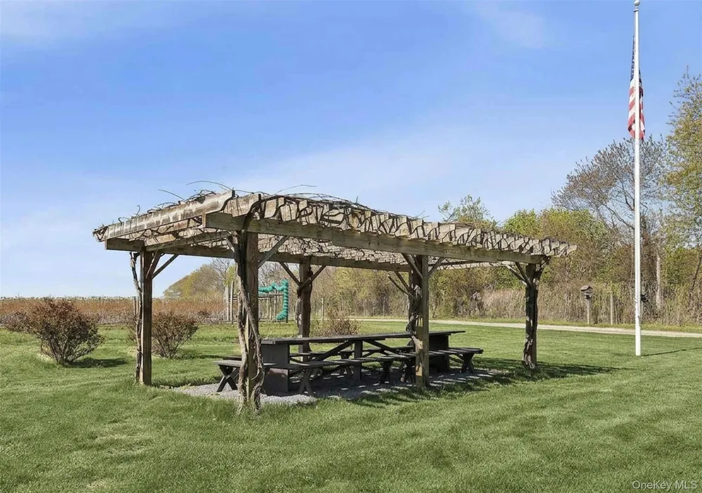 46975 Main Road Southold, NY 11971