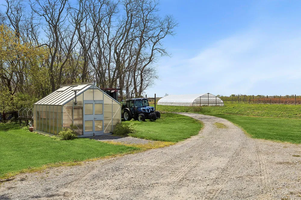 46975 Main Road Southold, NY 11971