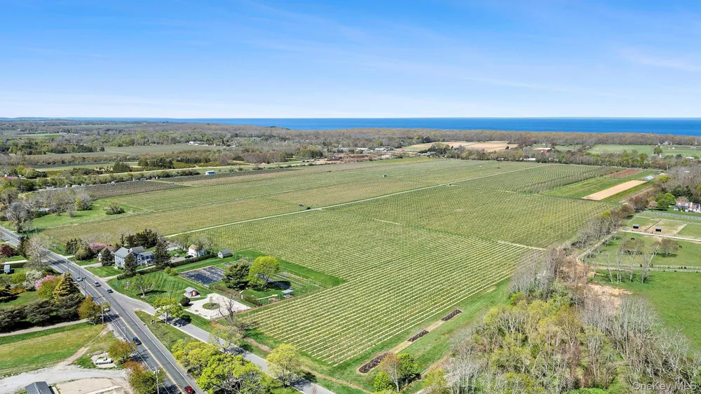 46975 Main Road Southold, NY 11971