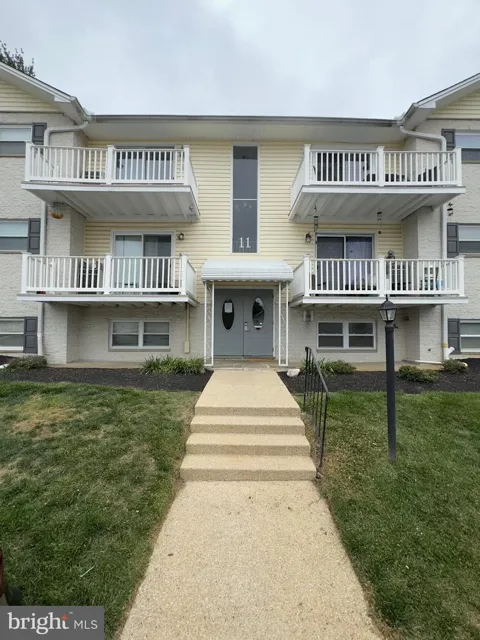 11 WARREN LODGE COURT #B
