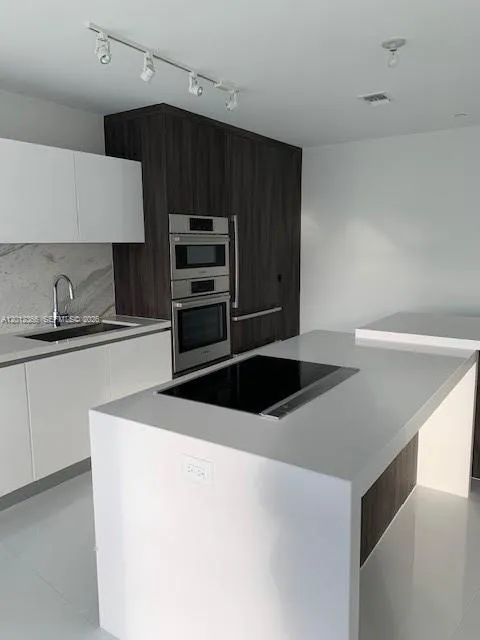 851 NE 1st Ave #2110 Miami, FL 33132