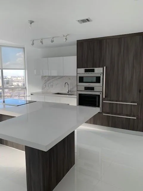 851 NE 1st Ave #2110 Miami, FL 33132