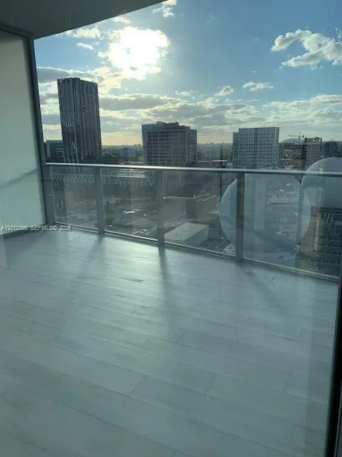 851 NE 1st Ave #2110 Miami, FL 33132