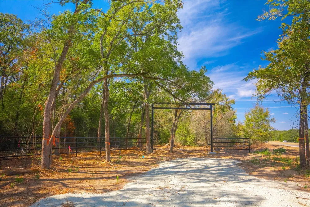 5131 N State Hwy 6 Hearne, TX 77859