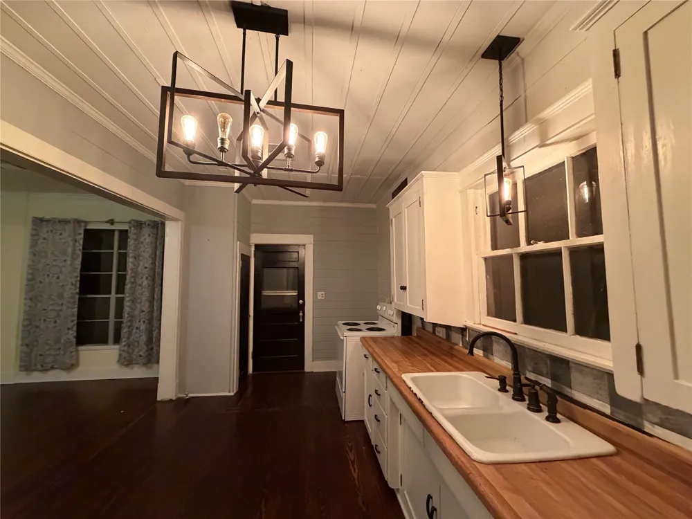 821 Ward Street Marlin, TX 76661