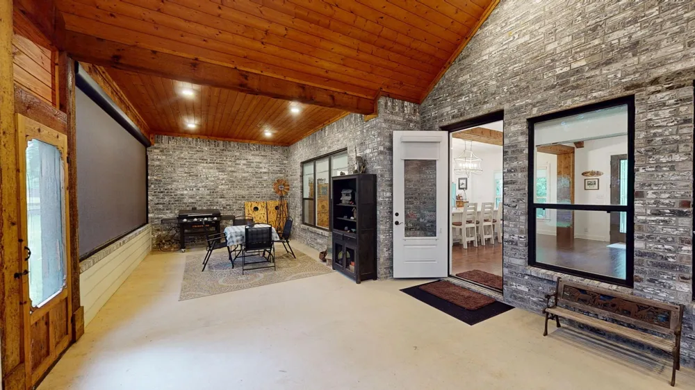 805 County Road 3802 Bullard, TX 75757