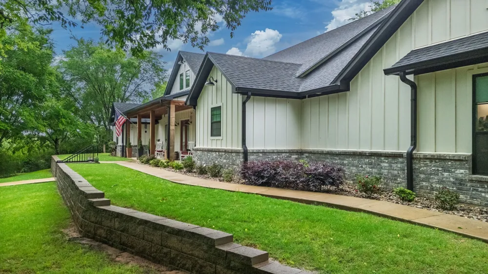805 County Road 3802 Bullard, TX 75757