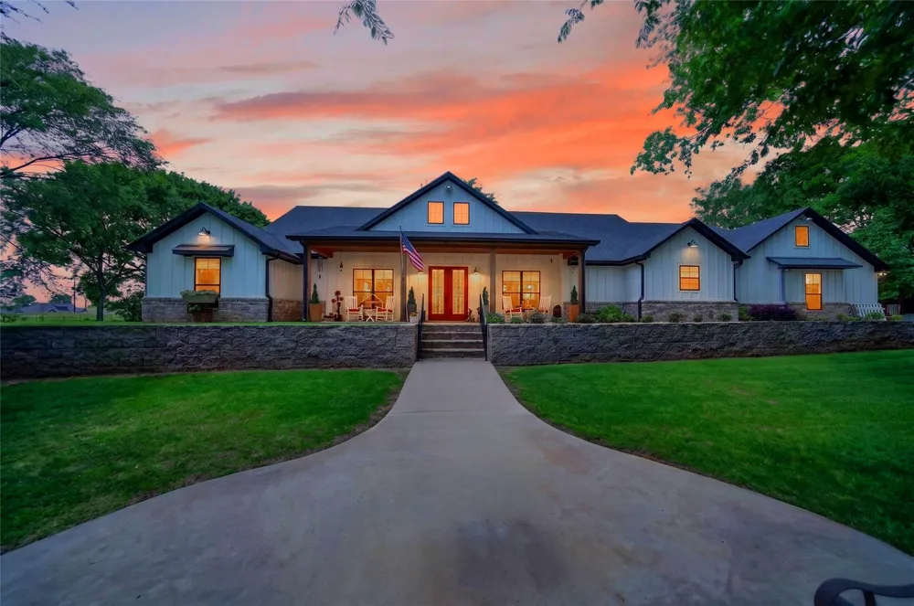 805 County Road 3802 Bullard, TX 75757