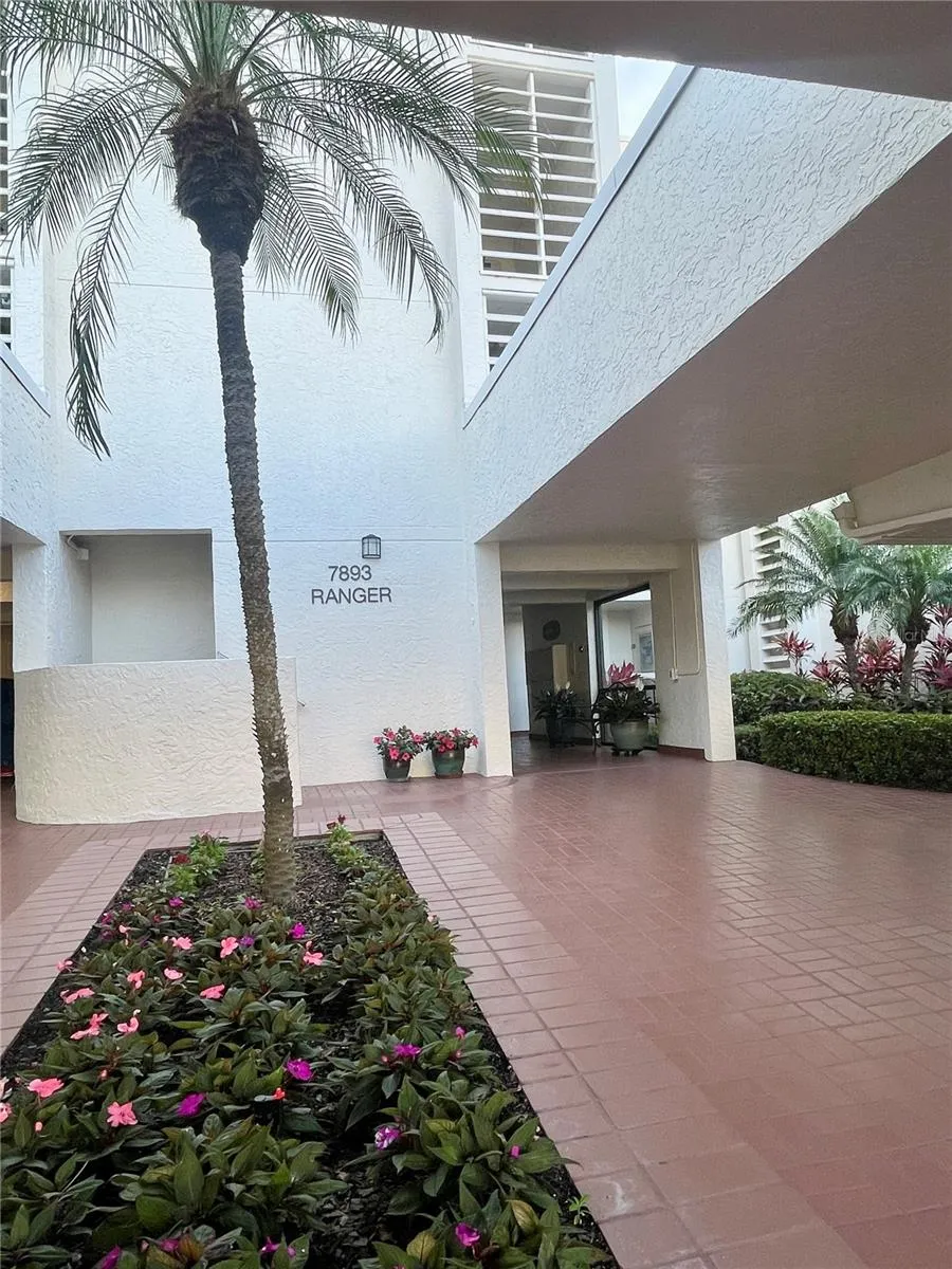 7893 SAILBOAT KEY BOULEVARD S #101 South Pasadena, FL 33707