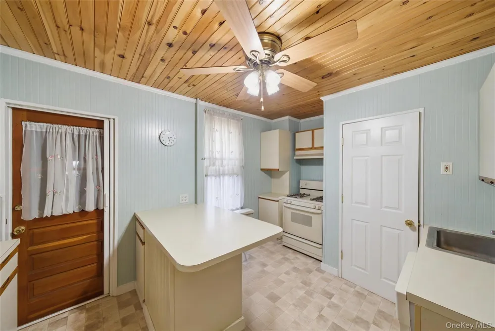 6661 74th Street Middle Village, NY 11379