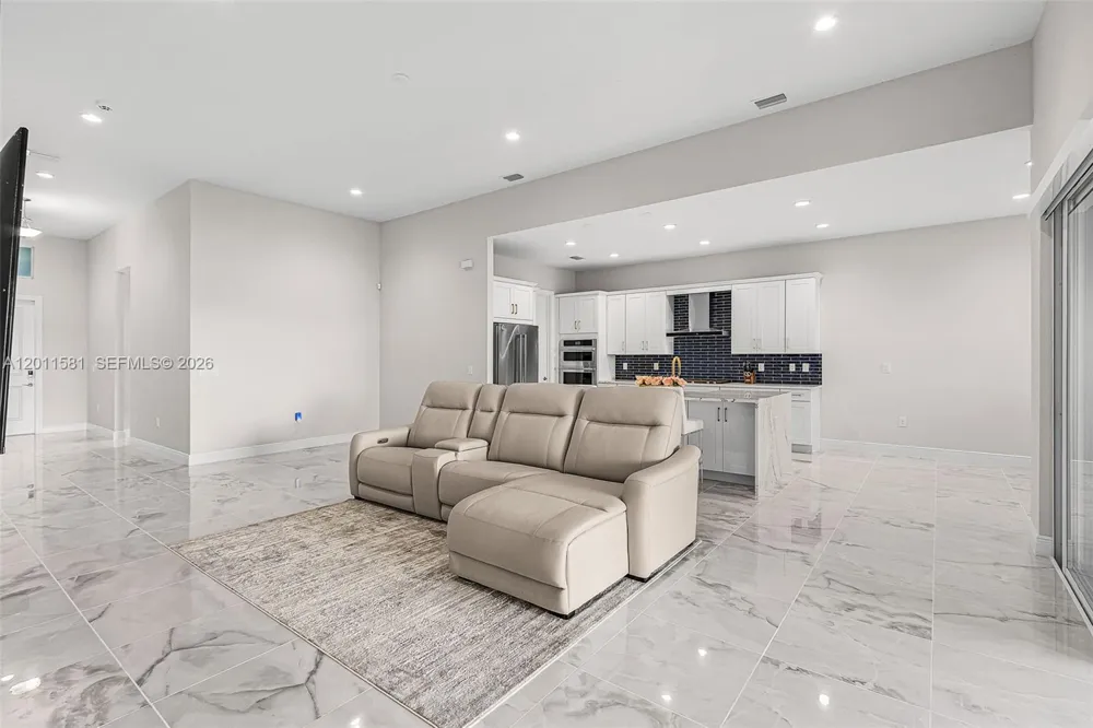 9087 Kite Ln Naples, FL 34114