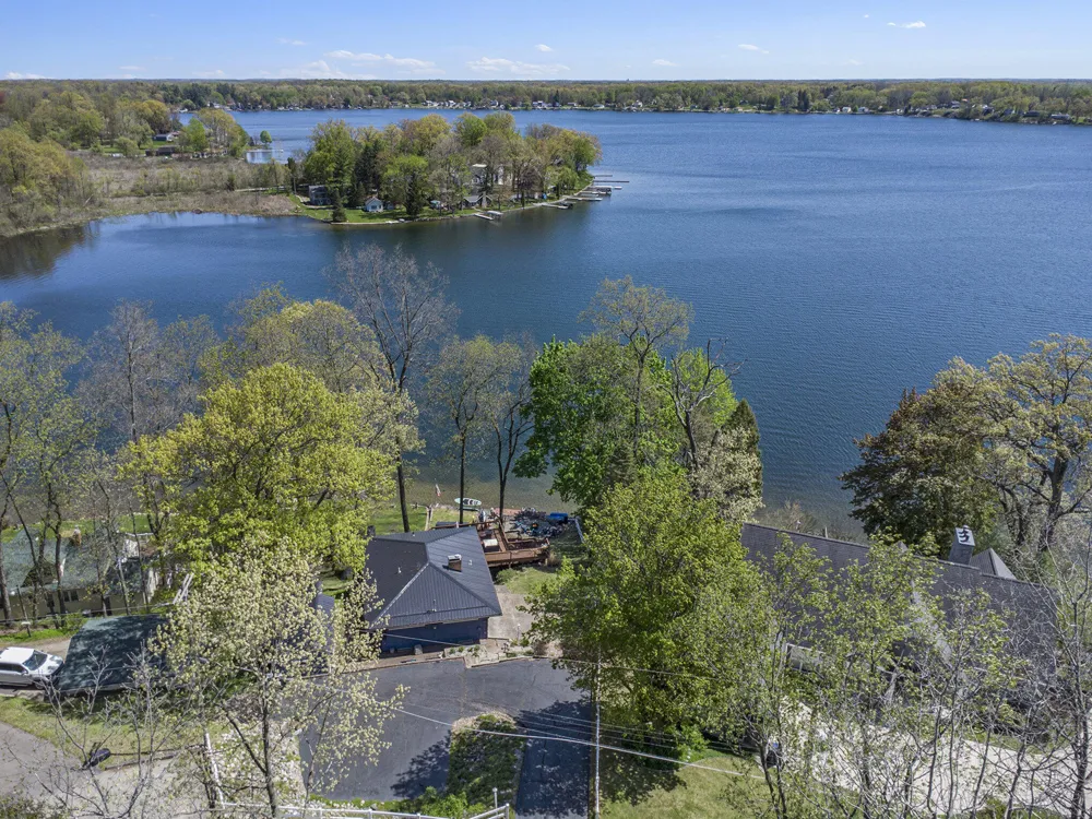 13872 Fineview Bluff Drive Johnstown Township, MI 49017