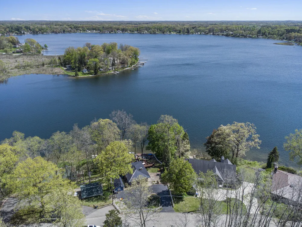 13872 Fineview Bluff Drive Johnstown Township, MI 49017