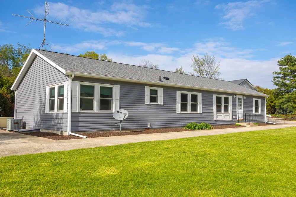 5251 Spring Creek Road Three Oaks, MI 49128