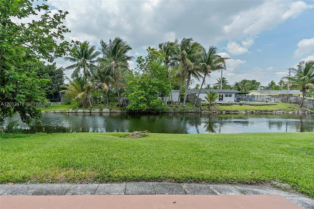 1817 NW 60th Ave #G Sunrise, FL 33313