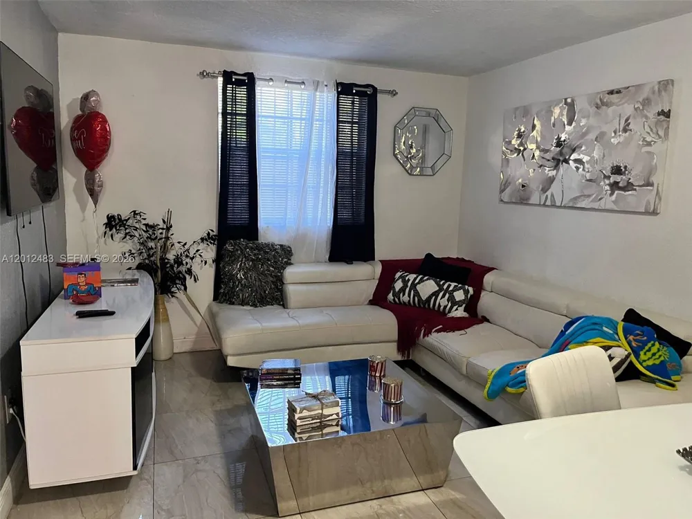 652 NW 3rd St #103 Miami, FL 33128