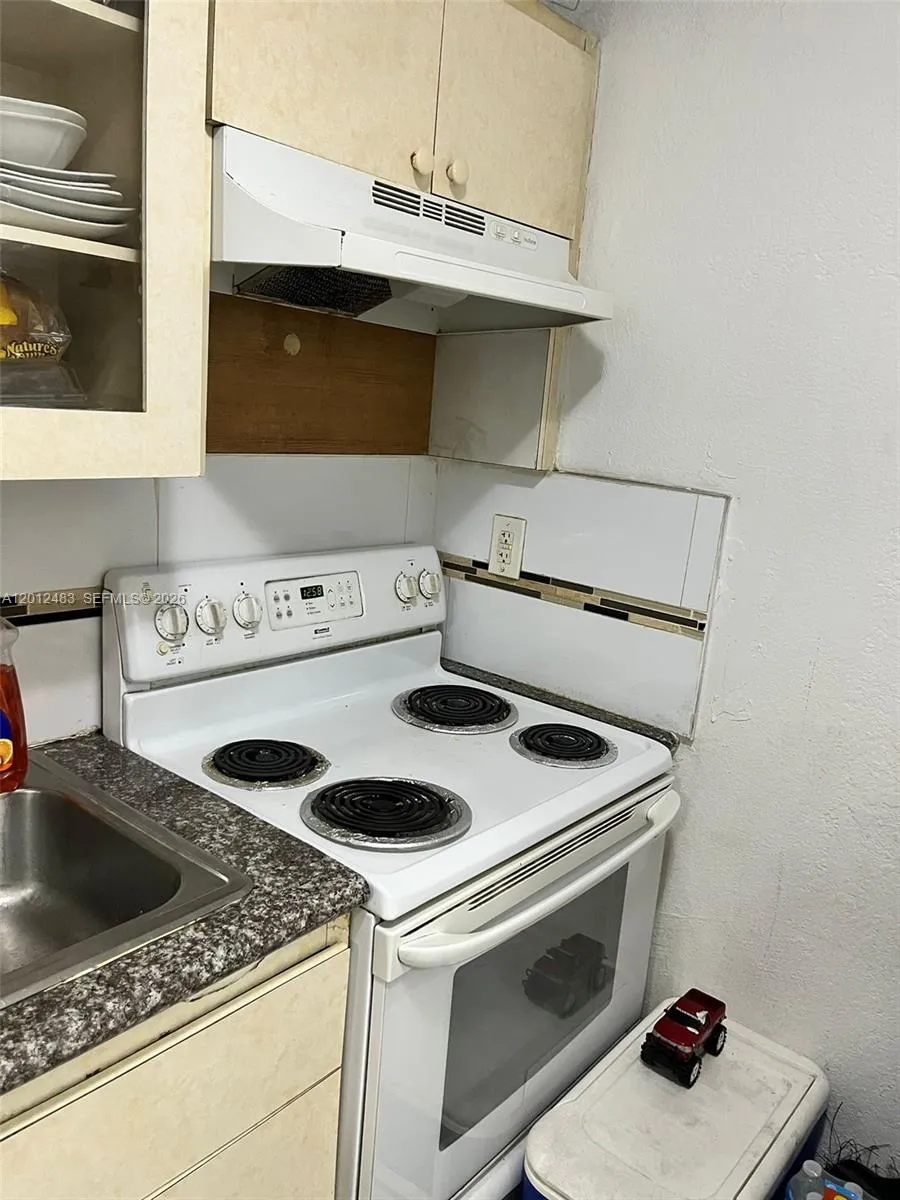 652 NW 3rd St #103 Miami, FL 33128