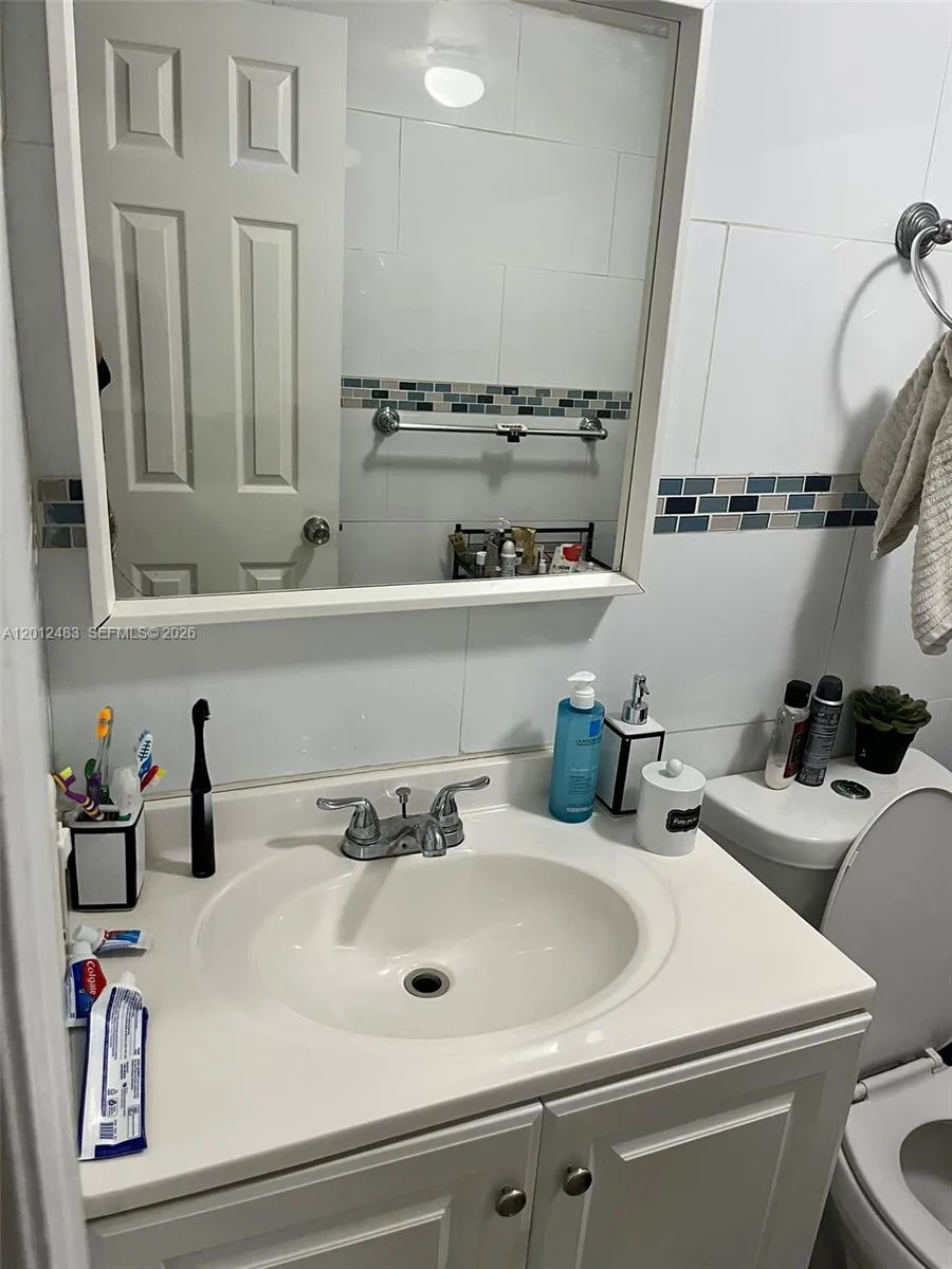 652 NW 3rd St #103 Miami, FL 33128