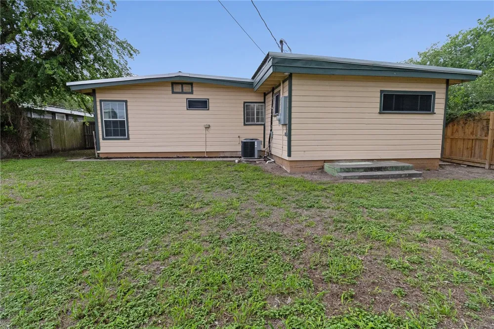 1804 Mckinley Street Beeville, TX 78102