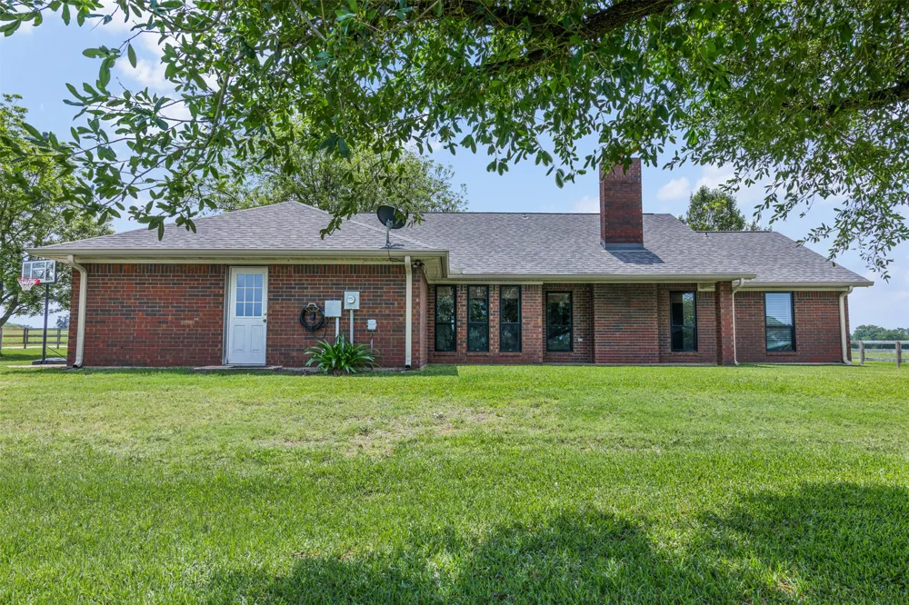 1016 County Road 306 Rockdale, TX 76567