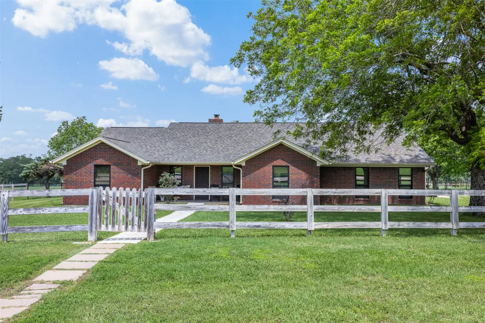1016 County Road 306 Rockdale, TX 76567