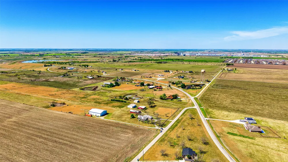 1005 E Buttercup Road Taylor, TX 76574