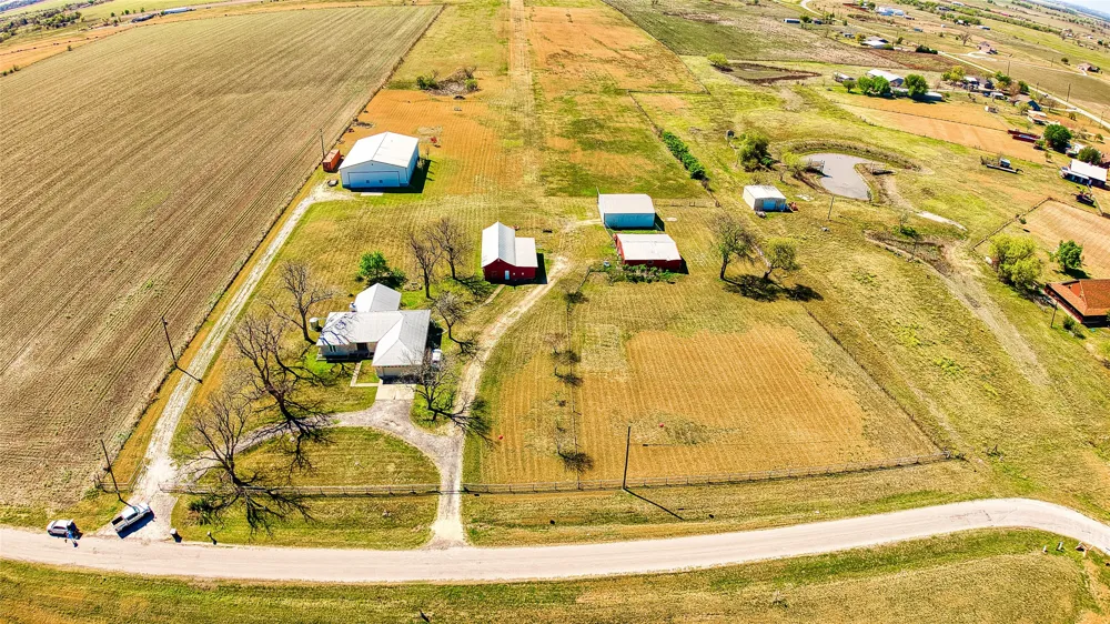 1005 E Buttercup Road Taylor, TX 76574