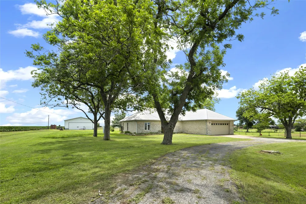 1005 E Buttercup Road Taylor, TX 76574