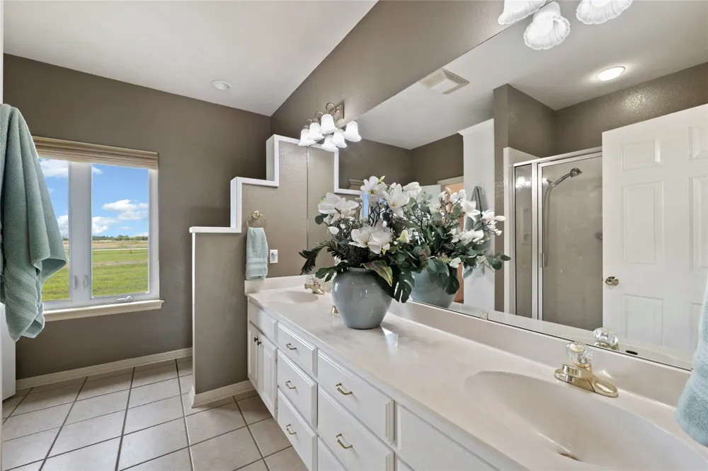 1005 E Buttercup Road Taylor, TX 76574
