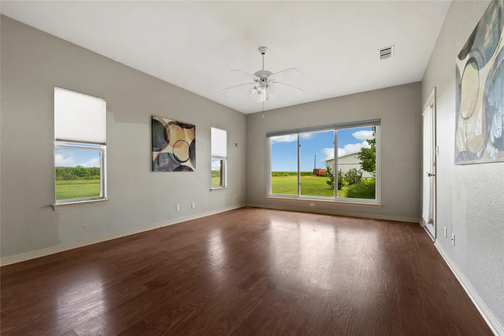 1005 E Buttercup Road Taylor, TX 76574