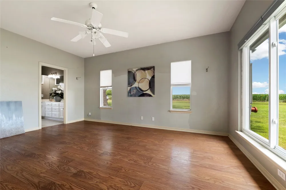1005 E Buttercup Road Taylor, TX 76574