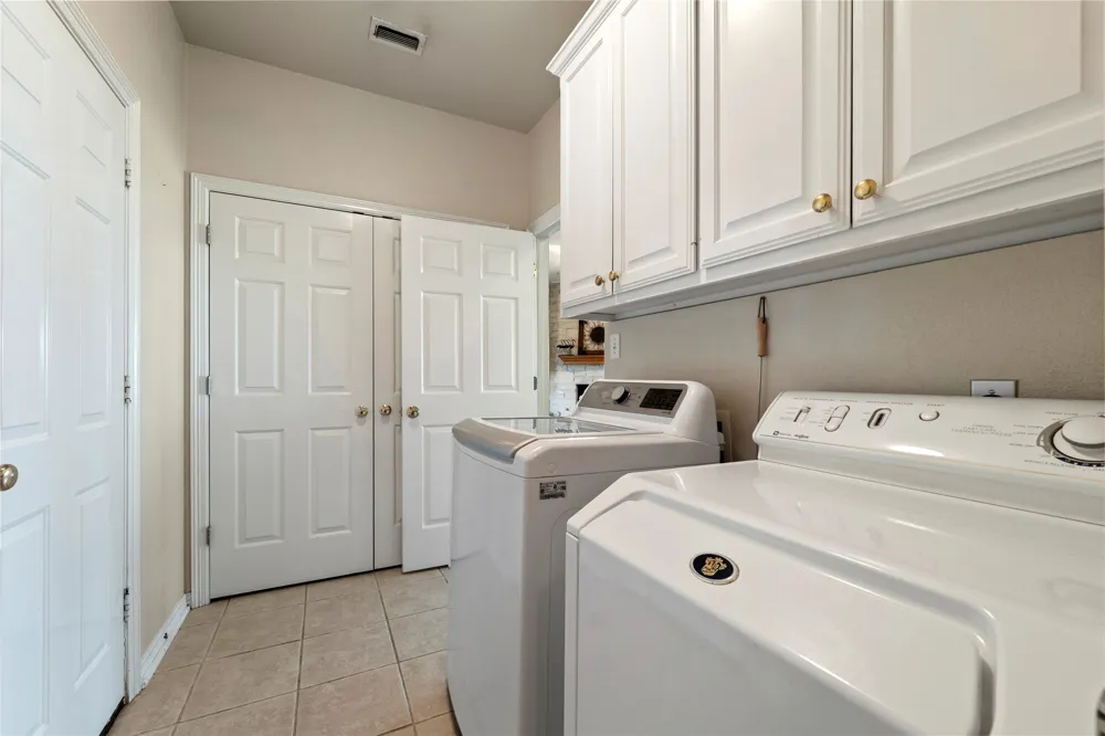 1005 E Buttercup Road Taylor, TX 76574